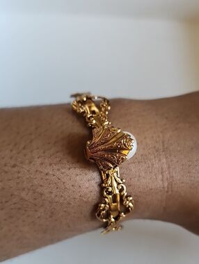 Gold Filigree Shell Bracelet White Accent Vintage Style